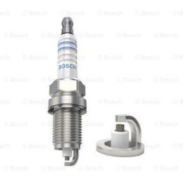 Ateşleme Bujisi FQR8LEU Opel Astra G H Corsa Vectra C Fiat Stilo İçin (2005-2011) - Bosch 0242229699